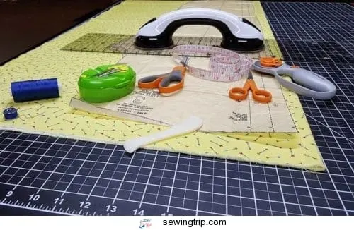 8 Sewing Essentials for Beginners (Must Have Sewing Tools)