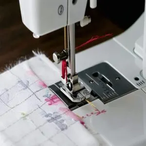 Automatic Needle Threader With Cut-Off