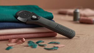 retractable blade handles for safer storage and use retractable blade handles for safer storage and use